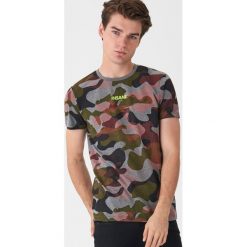 T-shirt camo - Szary. Szare t-shirty męskie House, s, bez wzorów, bez kołnierzyka. Za 49,99 zł.