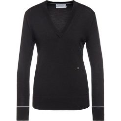 Sweter Calvin Klein K20K201316. Brązowe swetry damskie Calvin Klein, xs, bez wzorów, klasyczne, bez rękawów, bez kaptura. W wyprzedaży za 319,00 zł.