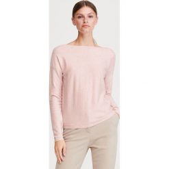 Sweter z ozdobna aplikacja - Różowy. Różowe swetry damskie Reserved, s, z aplikacjami, bez rękawów, bez kaptura. Za 79,99 zł.