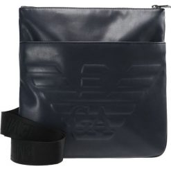 Emporio Armani PIATTINA GRANDE Torba na ramię dark blue. Niebieskie torby na ramię męskie Emporio Armani, na ramię, małe. W wyprzedaży za 389,40 zł.