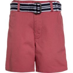 Polo Ralph Lauren SLIM FIT BOTTOMS Szorty adirondack berry. Fioletowe spodenki chłopięce marki Polo Ralph Lauren, z bawełny. Za 269,00 zł.