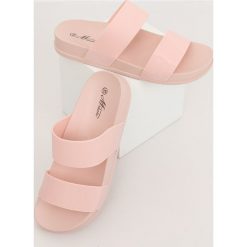 Klapki damskie różowe TS-23 PINK. Różowe klapki damskie obuwie damskie, w paski, z gumy, bez obcasa. Za 39,66 zł.
