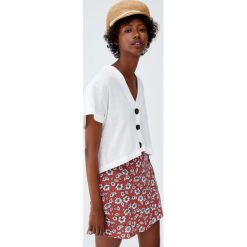 Spódnica basic z guzikami. Szare spódniczki marki Pull&Bear. Za 59,90 zł.