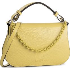 Torebka CALVIN KLEIN - Americana Shoulder Cr K60K605838 LF1. Żółte torebki klasyczne damskie Calvin Klein, bez wzorów, ze skóry ekologicznej, klasyczne, bez dodatków. Za 579,00 zł.