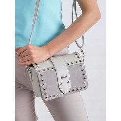 ROVICKY TOREBKA DAMSKA LISTONOSZKA KUFEREK SKÓRA. Szare kuferki damskie ROVICKY, w paski, z jeansu, eleganckie, na ramię, bez dodatków. Za 389,90 zł.