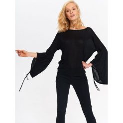 Damski sweter z bufiastym rękawem. Czarne swetry damskie Top Secret, na zimę, bez wzorów, z dzianiny, eleganckie, z długim rękawem, długie, bez kaptura. W wyprzedaży za 59,99 zł.