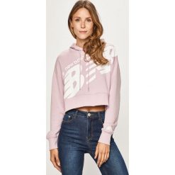 New Balance - Bluza. Fioletowe bluzy damskie New Balance, s, z nadrukiem, z elastanu, bez rękawów, z kapturem. W wyprzedaży za 239,90 zł.