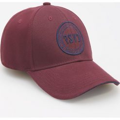 Czapka z daszkiem - Bordowy. Czerwone czapki męskie Reserved, bez wzorów. Za 49,99 zł.