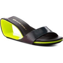 Klapki UNITED NUDE - Mobius Mid 1000355003 Disco. Czarne klapki damskie marki United Nude, ze skóry, na obcasie. W wyprzedaży za 599,00 zł.