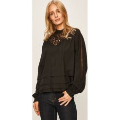 Scotch & Soda - Bluzka. Czarne bluzki damskie Scotch & Soda, na co dzień, s, w koronkowe wzory, z bawełny, z okrągłym kołnierzem, z długim rękawem. Za 499,90 zł.