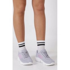 Szare buty sportowe sznurowane Casu 1902-3. Szare buty sportowe damskie Casu, bez wzorów, sportowe. Za 34,99 zł.