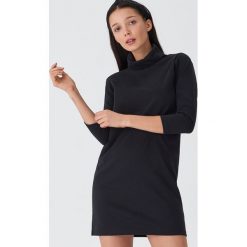 Sukienka z golfem - Czarny. Czarne sukienki damskie House, s, bez wzorów, z golfem, bez rękawów. Za 69,99 zł.