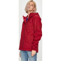 The North Face - Kurtka. Czerwone bomberki damskie The North Face, l, z materiału, z kapturem. W wyprzedaży za 479,90 zł.