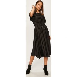 Answear - Sukienka. Czarne sukienki damskie ANSWEAR, na co dzień, s, bez wzorów, z elastanu, casualowe, z okrągłym kołnierzem, z krótkim rękawem, krótkie, mini, proste. W wyprzedaży za 99,90 zł.