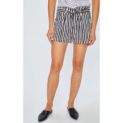 Tally Weijl - Szorty. Białe szorty damskie TALLY WEIJL, bez wzorów, z elastanu, casualowe, z podwyższonym stanem. W wyprzedaży za 44,90 zł.