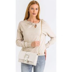 TOREBKA PATRIZIA PEPE. Białe torebki worki damskie Patrizia Pepe, w paski, ze skóry, retro, na ramię, z aplikacjami. Za 1239,00 zł.