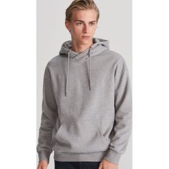 Gładka bluza z kapturem - Jasny szary. Szare bluzy męskie Reserved, s, bez wzorów, z kapturem, bez rękawów, z kapturem. Za 89,99 zł.
