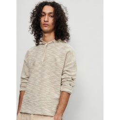 Bluza ze strukturalnym wzorem - Beżowy. Brązowe bluzy męskie Reserved, s, bez wzorów, bez kołnierzyka, bez rękawów, bez kaptura. Za 139,99 zł.