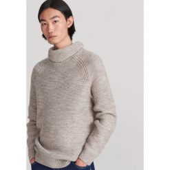 Sweter z szerokim golfem - Brązowy. Pomarańczowe swetry męskie Reserved, s, bez wzorów, z golfem, bez kaptura. Za 159,99 zł.