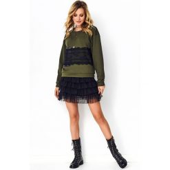 Bluza damska z koronką khaki. Brązowe bluzy damskie e-margeritka.pl, s, w koronkowe wzory, z bawełny, z krótkim rękawem, krótkie, bez kaptura. Za 149,99 zł.