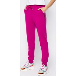 Spodnie dresowe Armani Exchange 3HYP75 YJ95Z 1474. Różowe spodnie damskie Armani Exchange, xs, z bawełny. W wyprzedaży za 299,00 zł.
