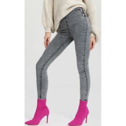 Ciemnoszare Legginsy Rosiness. Szare legginsy other. Za 59,99 zł.