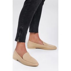 Beżowe Mokasyny Hairline. Brązowe mokasyny damskie Renee, ze skóry. Za 39,99 zł.