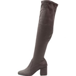 Miss Selfridge KITTIE Muszkieterki grey. Szare buty zimowe damskie Miss Selfridge, z materiału. Za 359,00 zł.