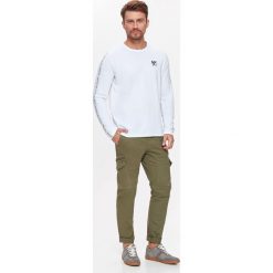 T-SHIRT MĘSKI Z DŁUGIM RĘKAWEM I NAPISAMI. Szare t-shirty męskie Top Secret, na jesień, m, z napisami. Za 24,99 zł.