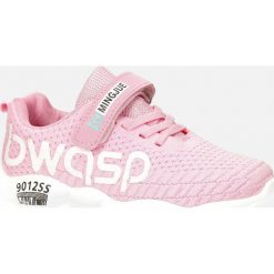 Różowe buty sportowe na rzep casu 20p16/m. Różowe buty dziewczęce sportowe Casu, bez wzorów, bez zapięcia. Za 39,99 zł.