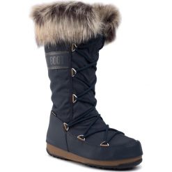 Śniegowce MOON BOOT - Monaco Wp 2 240087003 Danim Blue. Niebieskie kozaki damskie Moon Boot, na zimę, ze skóry ekologicznej, na niskim obcasie, bez zapięcia. W wyprzedaży za 519,00 zł.