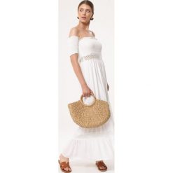 Biała Sukienka Summer Tan. Białe sukienki damskie Born2be, na lato, s, w ażurowe wzory, eleganckie, krótkie, mini, rozkloszowane. Za 199,99 zł.