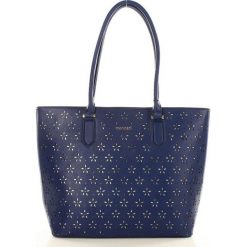 MONNARI Pojemna torba shopper bag z kwiatowym ażurem niebieski. Niebieskie torby damskie na zakupy Monnari, bez wzorów, ze skóry, bez dodatków. Za 187,00 zł.