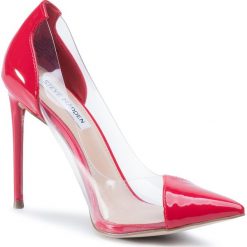 Szpilki STEVE MADDEN - Malibu SM11000911-02002-608 Red Patent. Czerwone półbuty damskie Steve Madden, bez wzorów, ze skóry ekologicznej, bez obcasa, na szpilce, bez zapięcia. Za 449,00 zł.