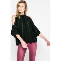 Answear - Bluzka. Czarne bluzki damskie ANSWEAR, na co dzień, s, w koronkowe wzory, z poliesteru, casualowe, z okrągłym kołnierzem, bez rękawów. W wyprzedaży za 69,90 zł.