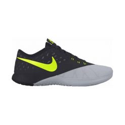 Nike TRENER FS LITE 4, 20 | PIŁKA NOŻNA, BASEBALL, AT | MEN | LOW TOP | WOLF GREY / VOLT-BLACK-PR PLTNM | 8.5. Szare buty sportowe męskie Nike, bez zapięcia, na fitness i siłownię. W wyprzedaży za 263,13 zł.