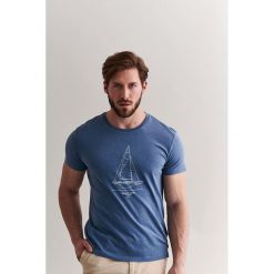 T-shirt w kolorze niebieskim. Niebieskie t-shirty męskie TATUUM, s, z nadrukiem, z okrągłym kołnierzem. W wyprzedaży za 57,95 zł.
