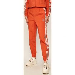 Adidas Originals - Spodnie. Spodnie damskie adidas Originals, z poliesteru. Za 199,90 zł.