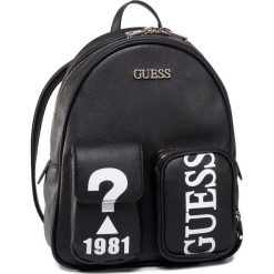 Plecak GUESS - Utility Vibe (VQ) HWVQ77 51320 BLA. Czarne plecaki damskie Guess, z aplikacjami, ze skóry ekologicznej, klasyczne. Za 589,00 zł.