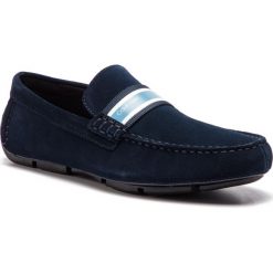 Mokasyny CALVIN KLEIN - Kashton F0992 Navy/White/Dusty Blu. Niebieskie mokasyny męskie z aplikacjami, z zamszu. W wyprzedaży za 349,00 zł.