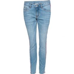 Dżinsy z paskami bonprix niebieski "bleached”. Niebieskie jeansy damskie skinny bonprix, w paski, z jeansu. Za 139,99 zł.