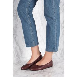 NA-KD Shoes Miękkie baleriny - Red. Czerwone baleriny damskie NA-KD Shoes, bez wzorów, bez obcasa, na płaskiej podeszwie. Za 121,95 zł.