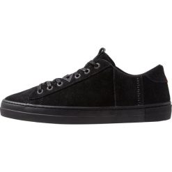 HUB HOOK Sneakersy niskie black. Czarne trampki i tenisówki damskie marki HUB, bez wzorów, z weluru, bez zapięcia. Za 379,00 zł.