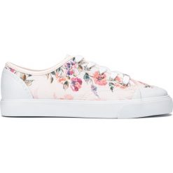 Guess Gitney Sneakers Beżowy. Brązowe trampki i tenisówki damskie Guess, z aplikacjami, z materiału, bez zapięcia. Za 373,95 zł.