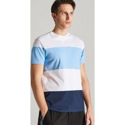 T-shirt w pasy - Niebieski. Niebieskie t-shirty męskie Reserved, s, bez wzorów, bez kołnierzyka. W wyprzedaży za 34,99 zł.