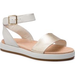 Sandały CLARKS - Botanic Ivy 261392374 Cream. Żółte klapki damskie Clarks, bez wzorów, ze skóry, bez obcasa. W wyprzedaży za 279,00 zł.