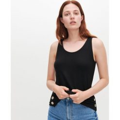 Bluzka z guzikami - Czarny. Czarne bluzki damskie Reserved, s, bez wzorów, bez kołnierzyka, bez rękawów. W wyprzedaży za 19,99 zł.