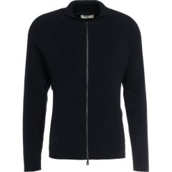 Folk Kardigan navy. Niebieskie kardigany męskie Folk, m, z bawełny. W wyprzedaży za 414,50 zł.