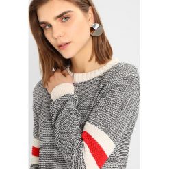 Swetry klasyczne damskie: TWINTIP Sweter black/white