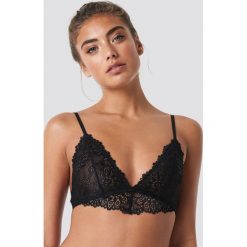 NA-KD Lingerie Biustonosz z koronką u dołu - Black. Czarne biustonosze koronkowe marki Reserved, w koronkowe wzory. Za 72,95 zł.
